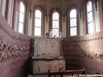 Kapel met gestileerd reliëf van Sint Joseph op zijn sterfbed.
<br/>
Gert-Jan Lobbes, 2017